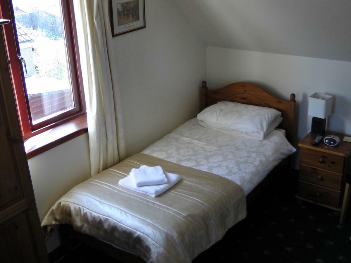 Beeches Guest House Dyce Bagian luar foto